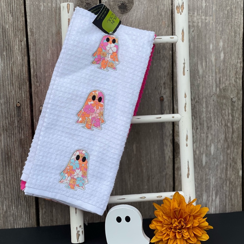 Goblin & Ghoul Kitchen Towels Hippie Ghost Flowers Set Of 3  “Halloween”